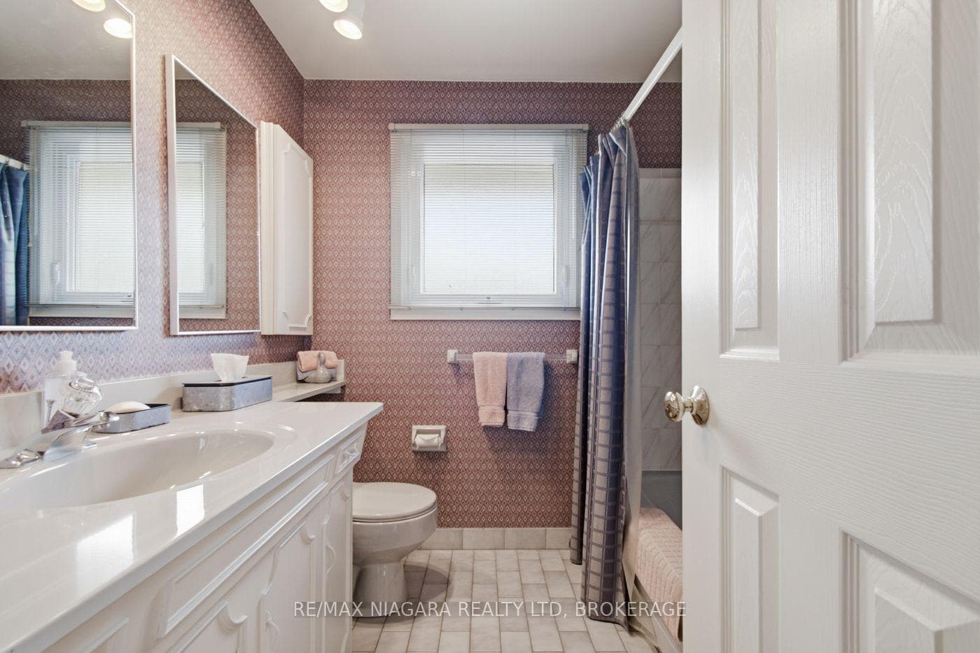 82 Lakeshore Road photo 14