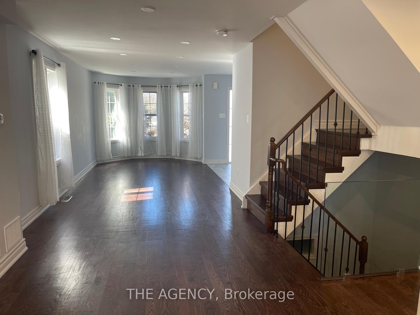 9031 Yonge Street photo 7