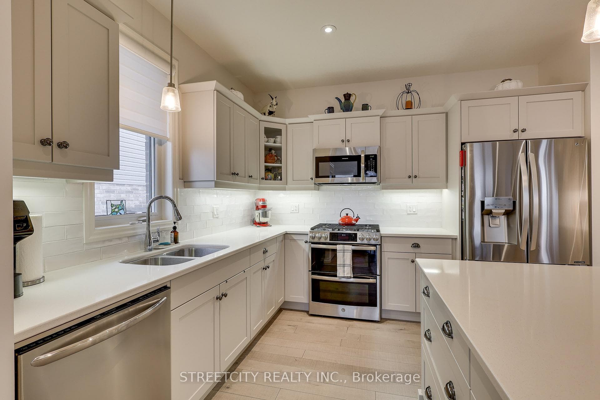 12 CORTLAND Terrace photo 14