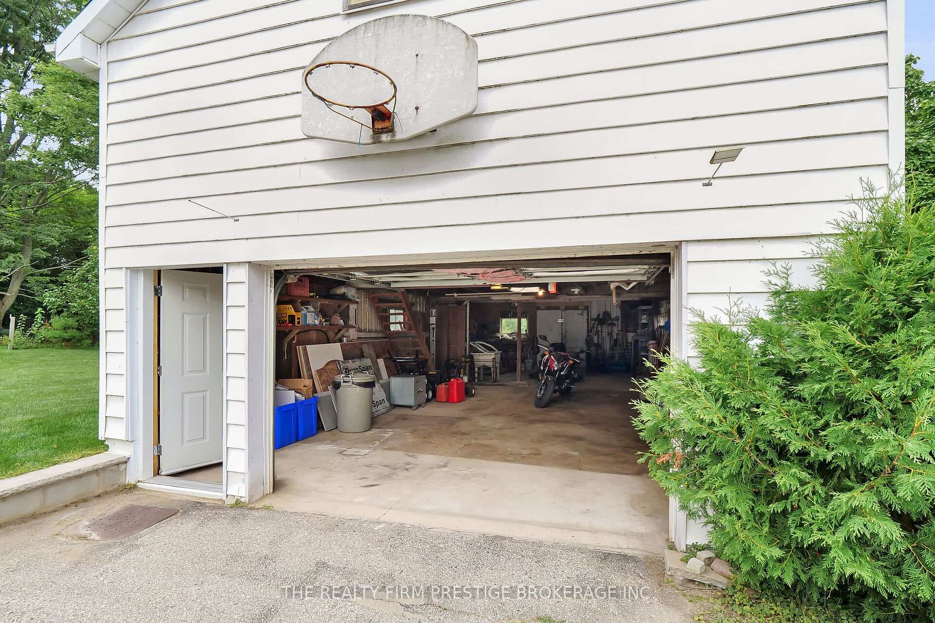 171 Peter Street photo 30