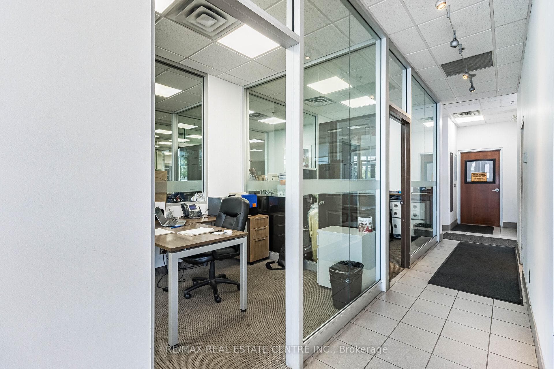 225 Dundas Street photo 33
