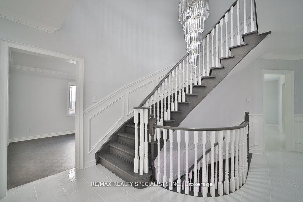 95 Luba Avenue photo 8