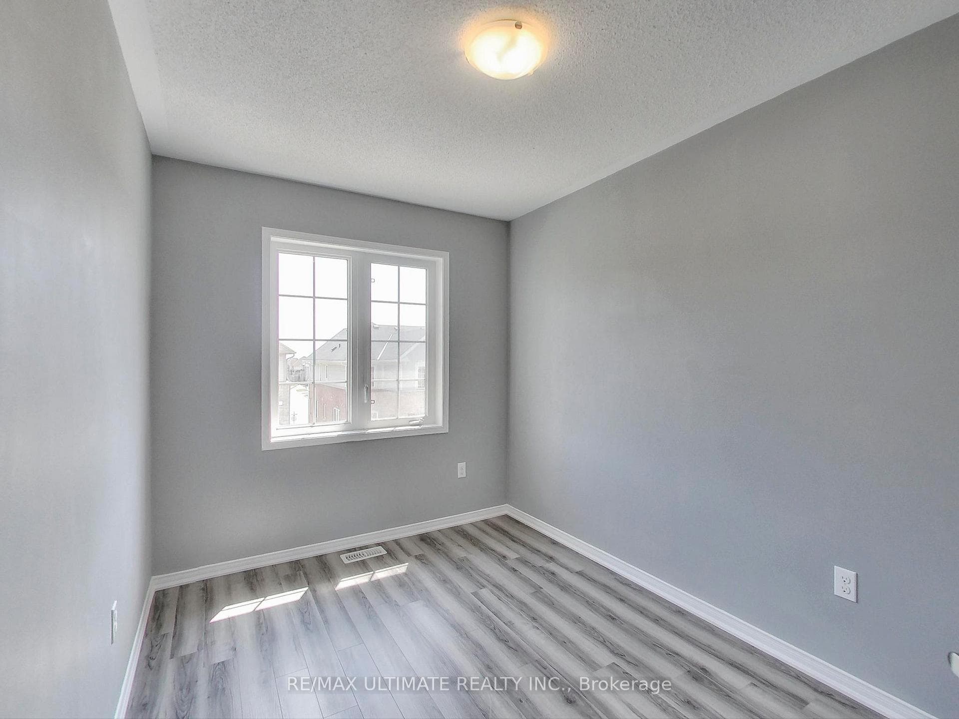 487 Rossland Road photo 28