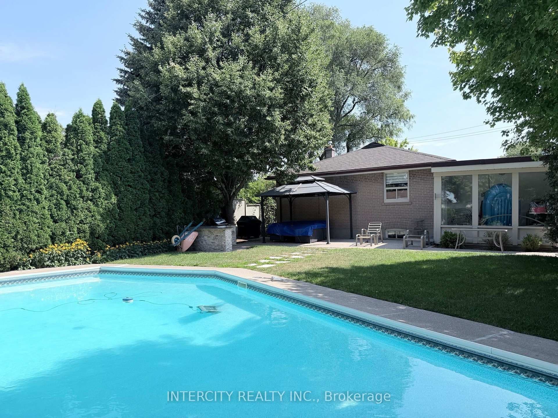 36 Strathburn Boulevard photo 20