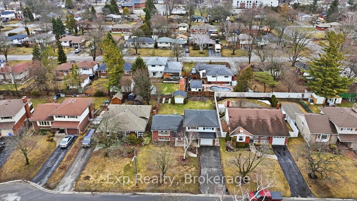 15 Thorncliffe Drive photo 37