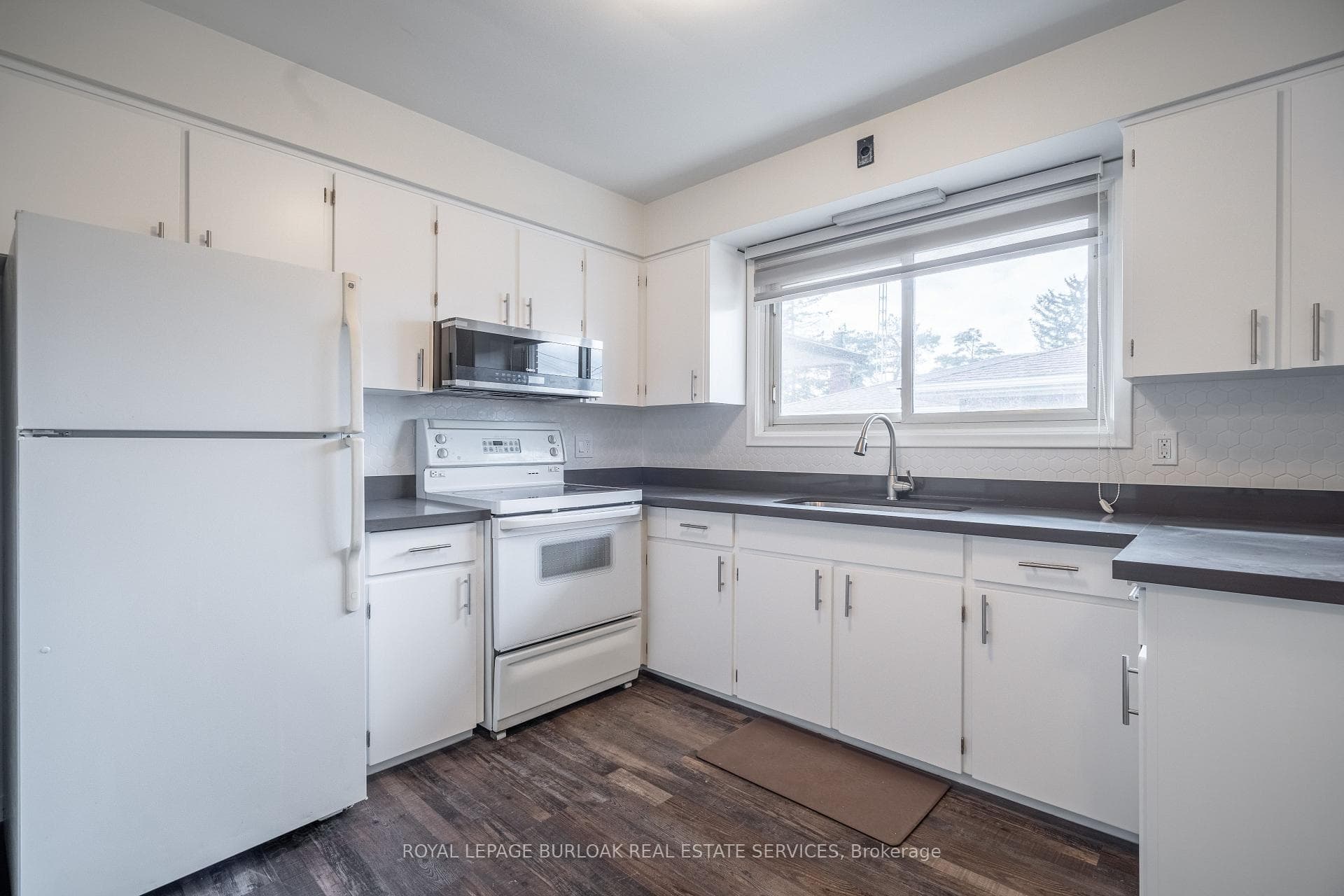4 STARLIGHT Court Unit Upper photo 10