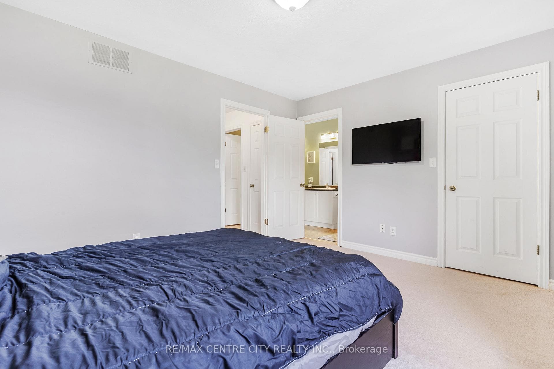 67 Ralgreen Crescent photo 9