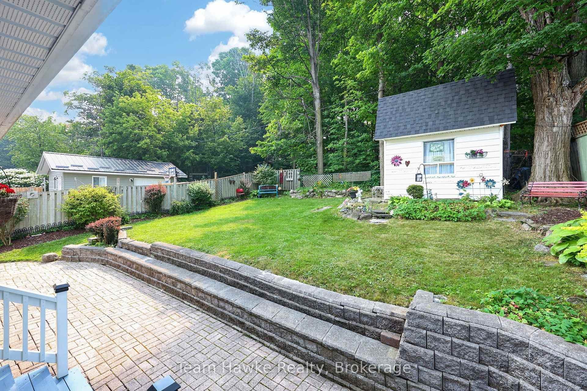 255 Hanly Street photo 38