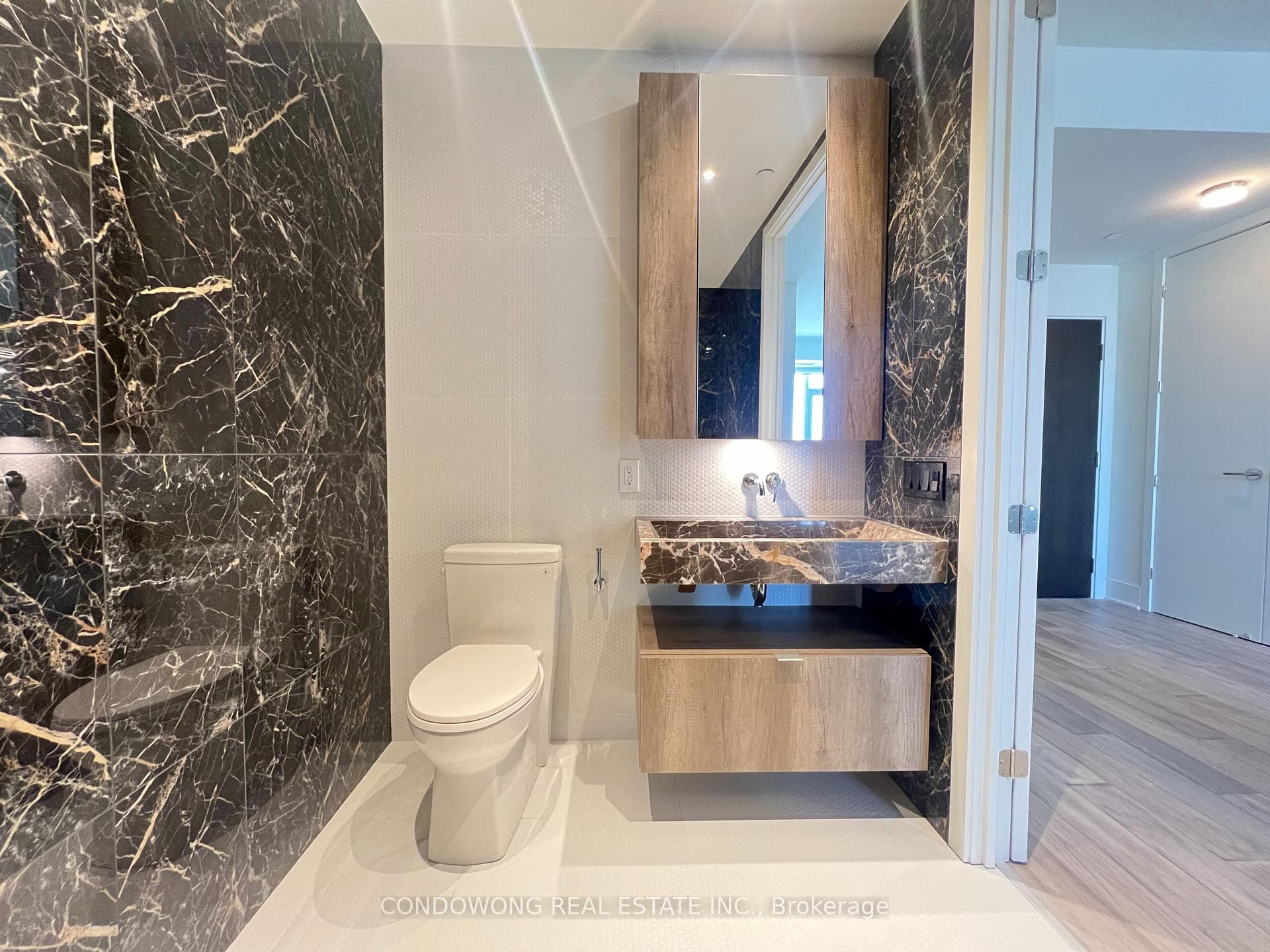 11 Yorkville Avenue Unit 4203 photo 9