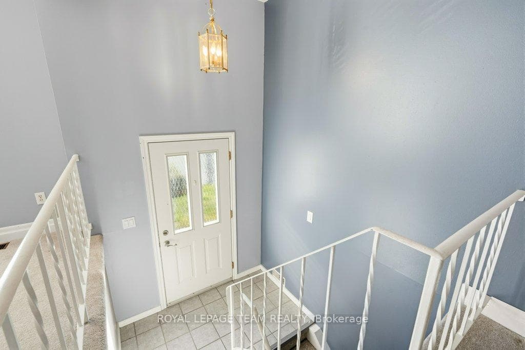 476 Laurier Boulevard photo 7