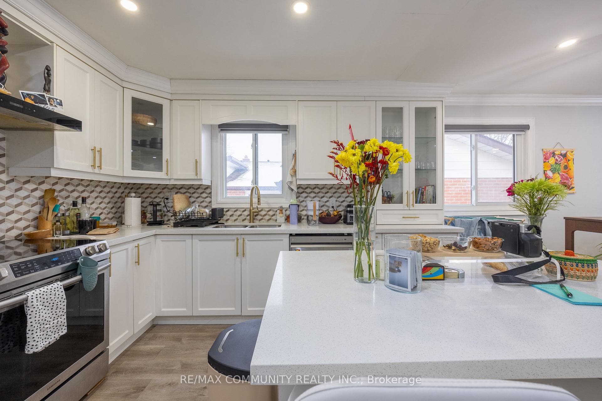 758 Lexington Street photo 9