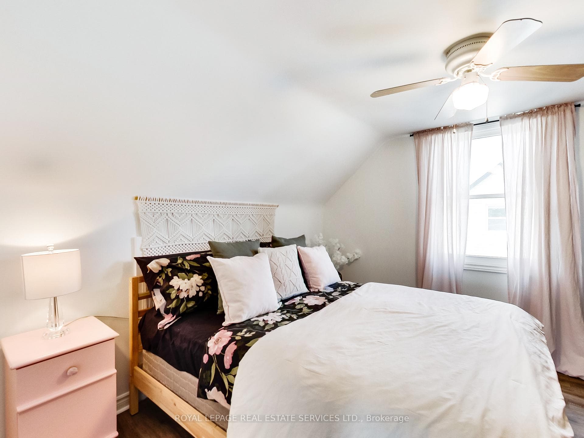 389 East 38th Street photo 19
