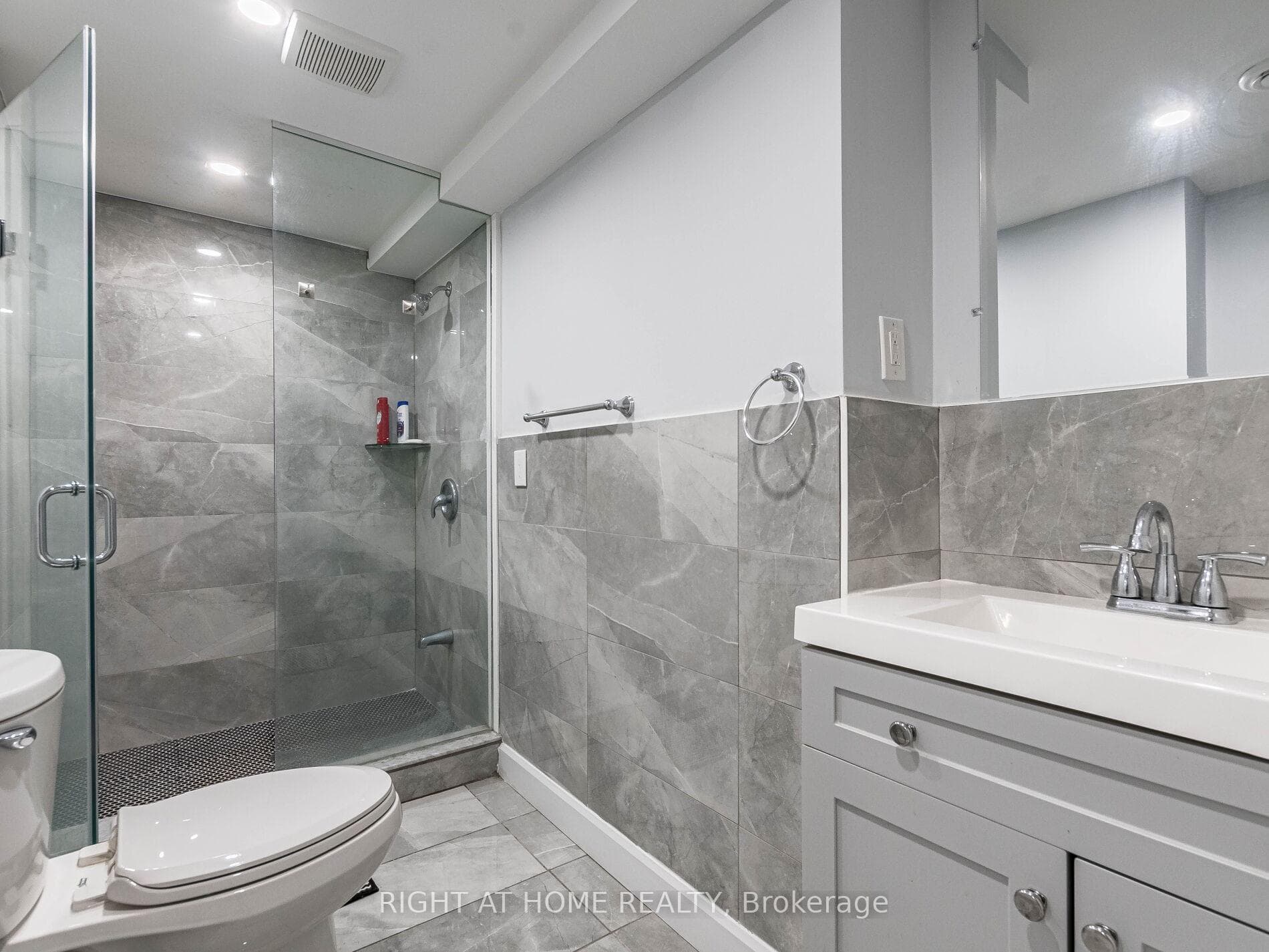 115 Holbrook Court photo 19