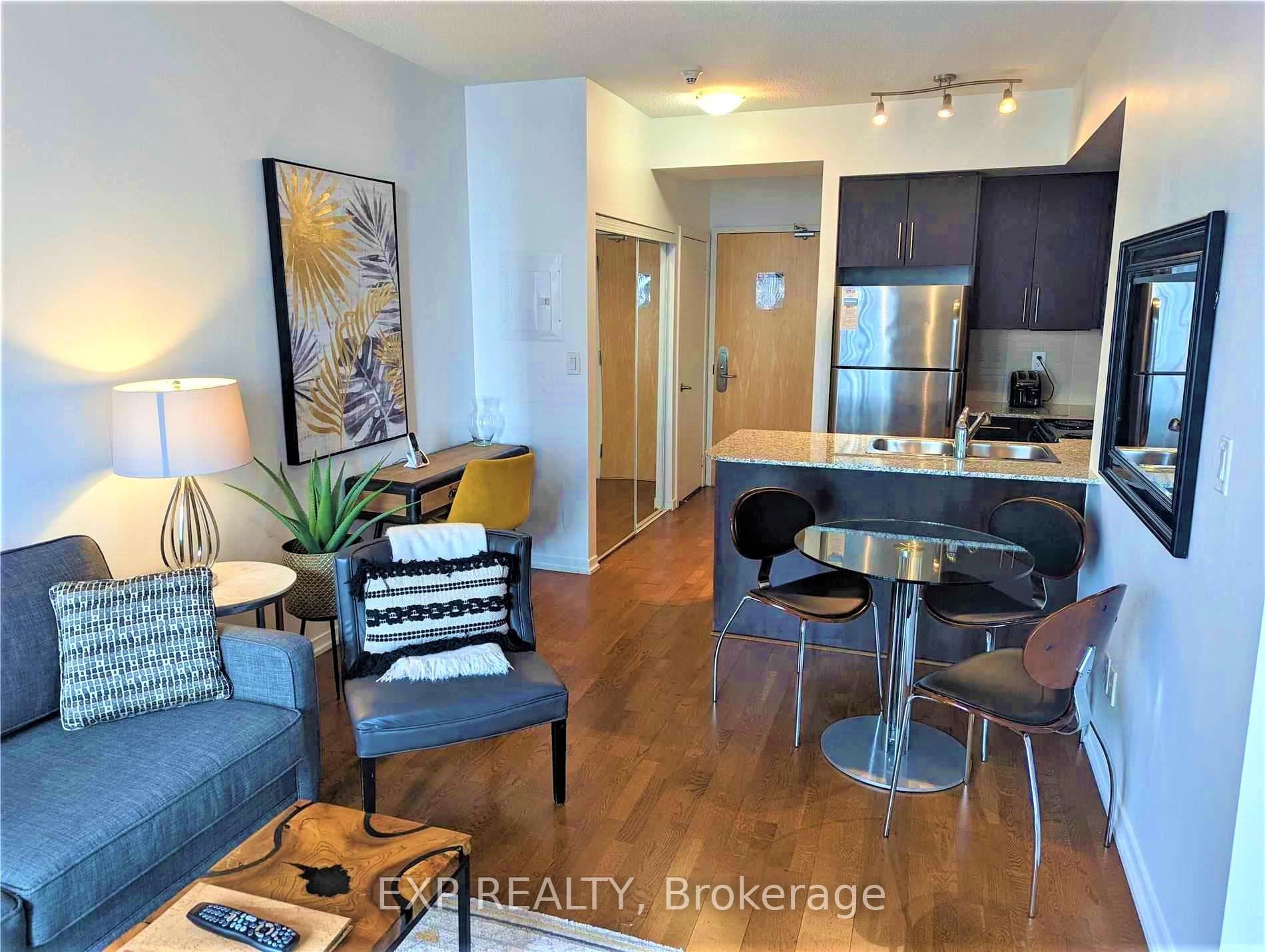 65 Bremner Boulevard Unit 4002 photo 1
