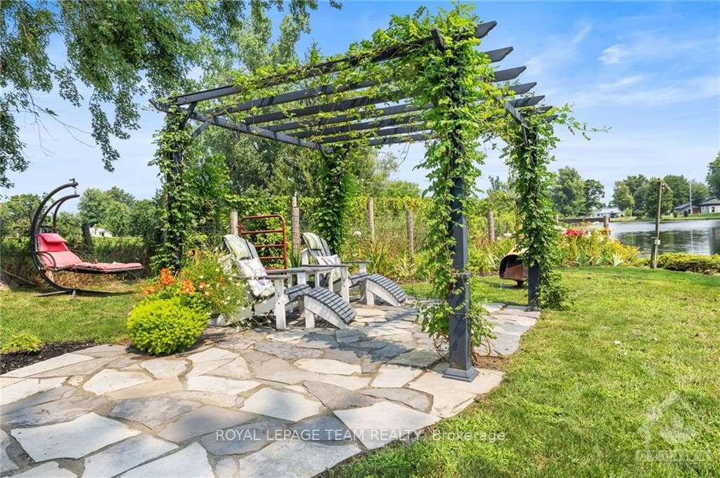 7009 RIDEAU VALLEY Drive photo 26