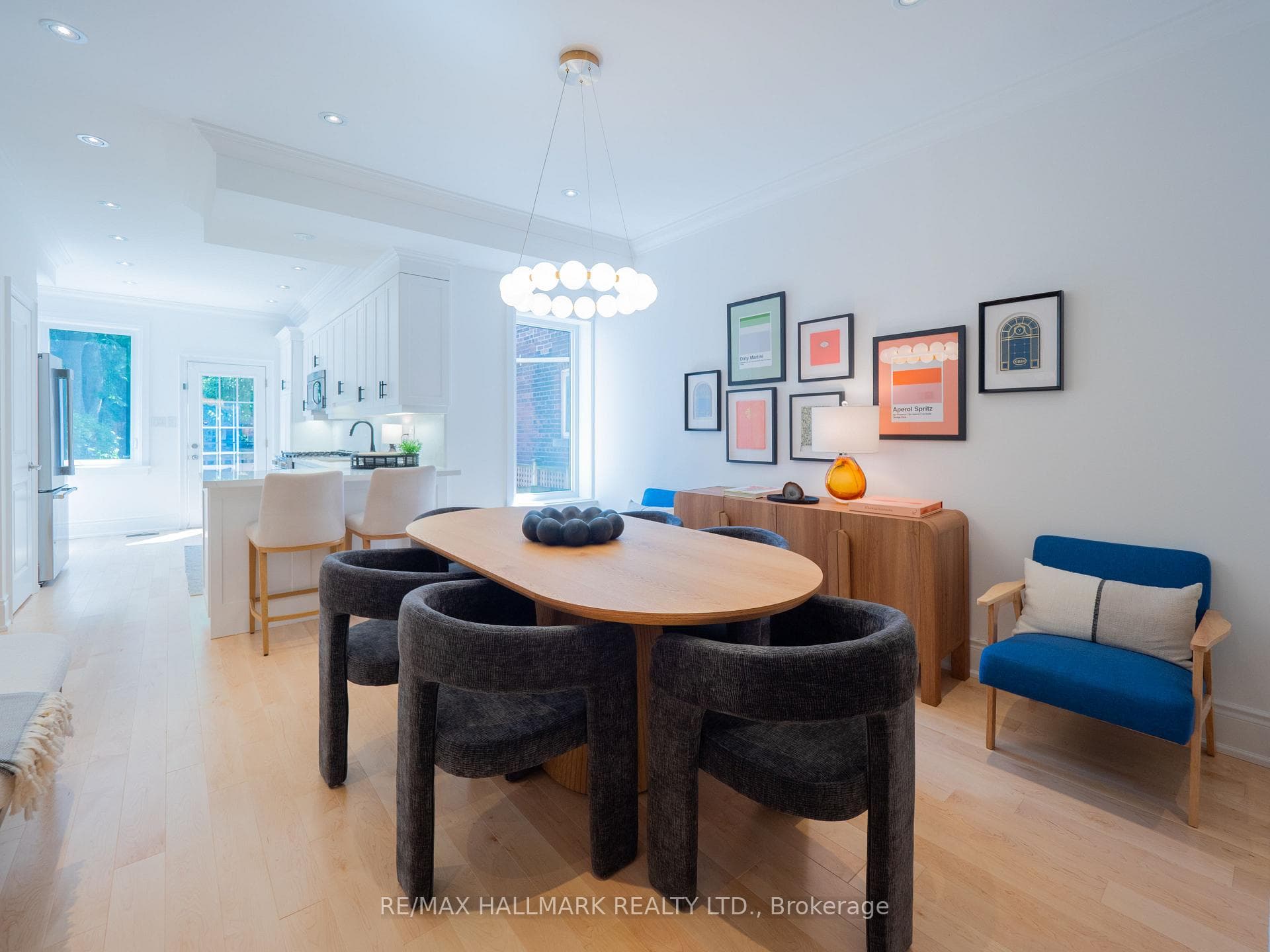 65 Hampton Avenue photo 9