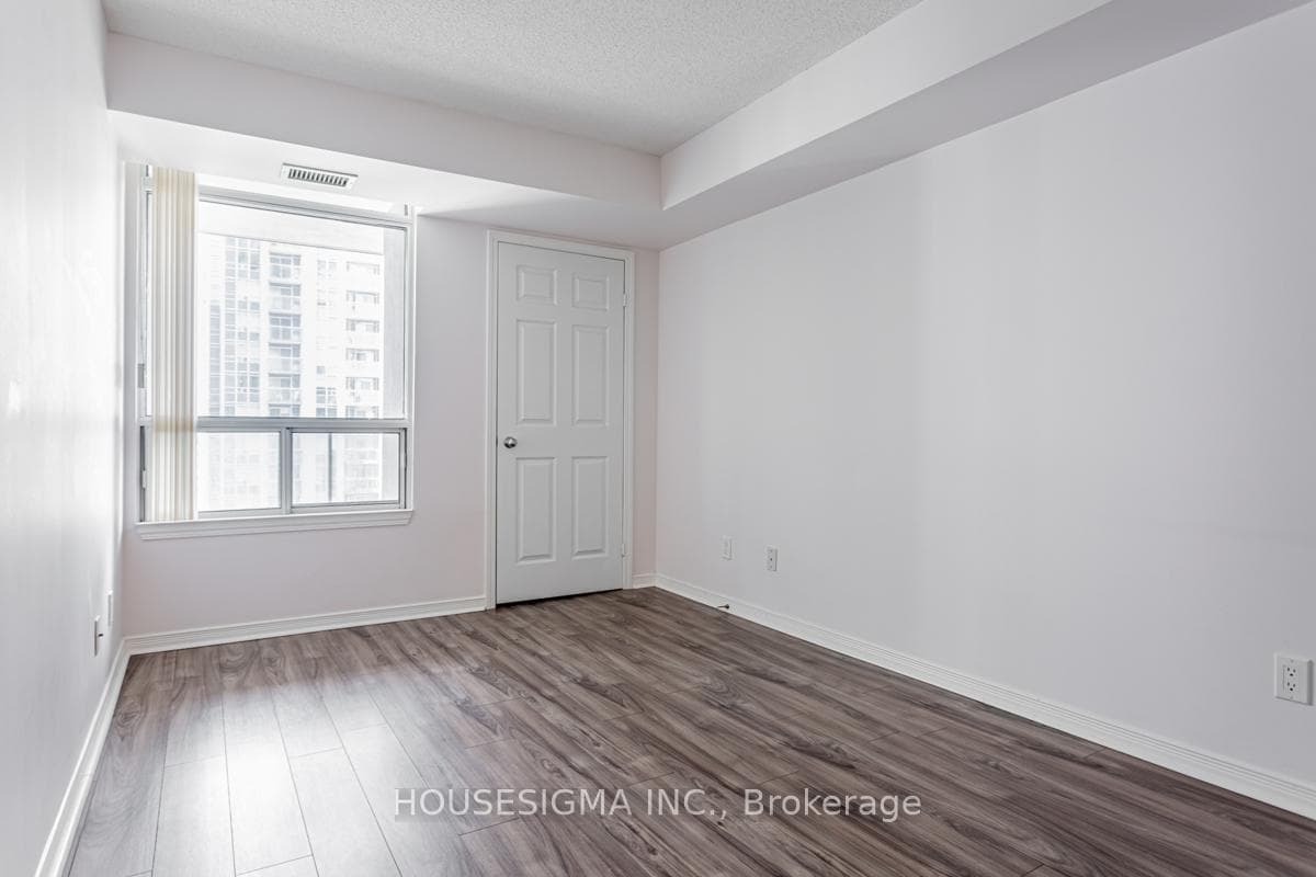 28 Harrison Garden Boulevard Unit 909 photo 18