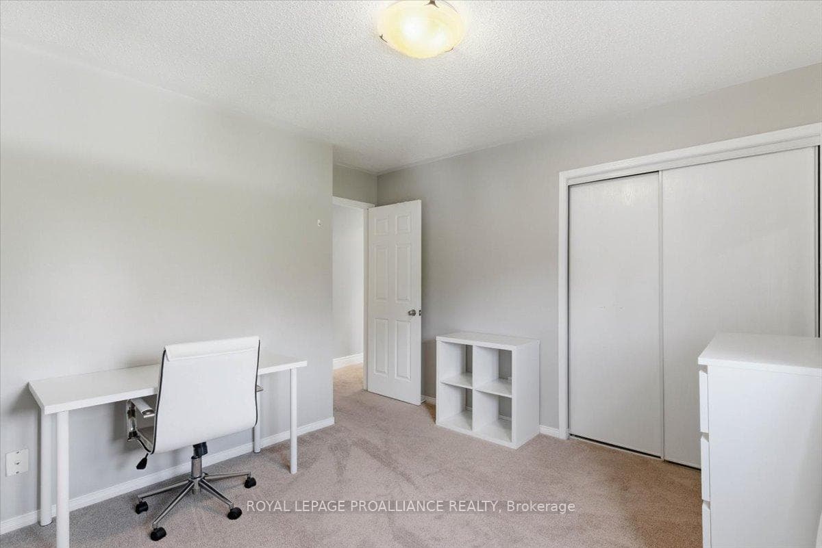 1342 Eagle Crescent photo 31