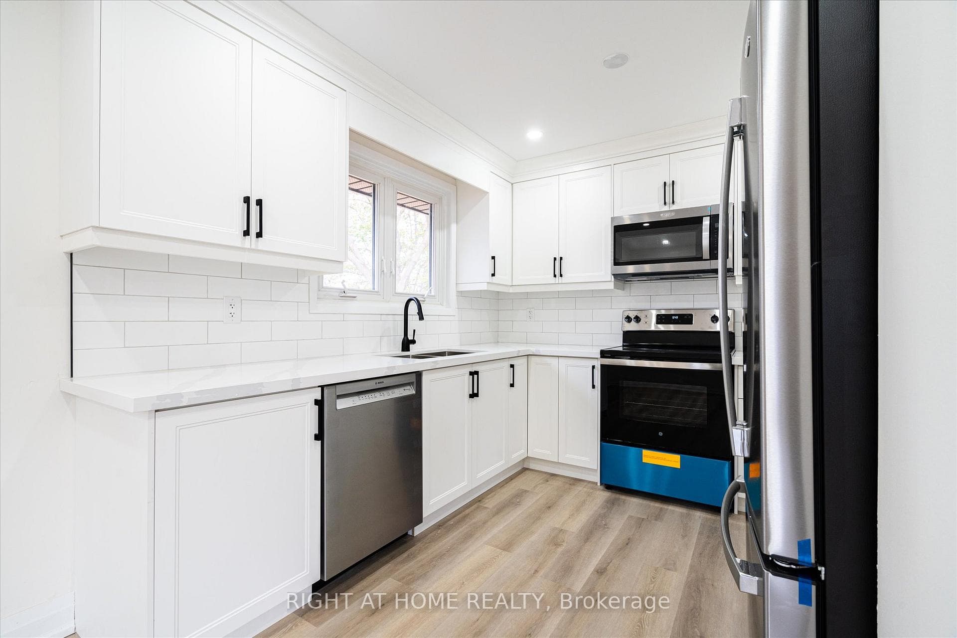 809 Helen Crescent photo 5