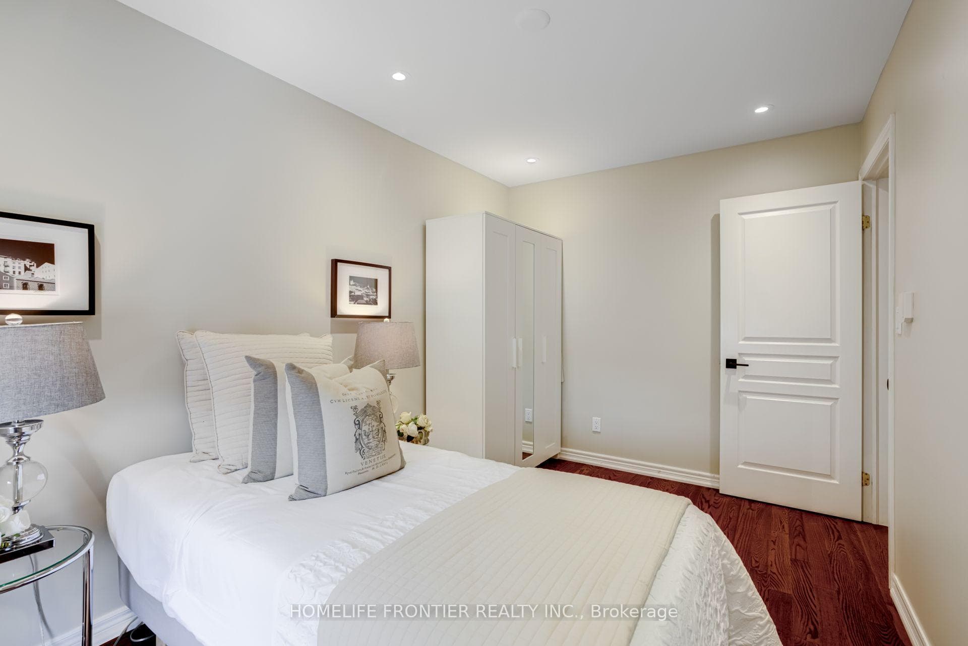 22 Balmoral Avenue Unit 4 photo 29