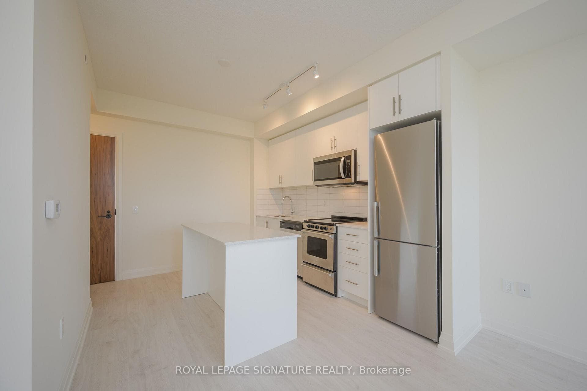 509 Dundas Street Unit 419 photo 10