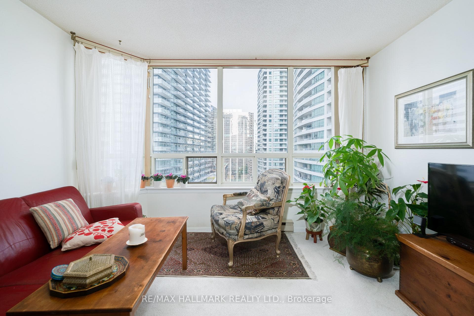 30 Greenfield Avenue Unit 1616 photo 7