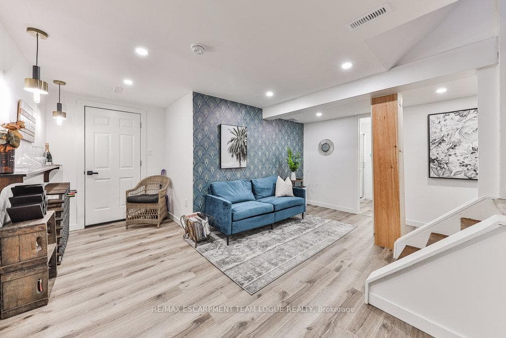 2065 Parklane Crescent photo 25
