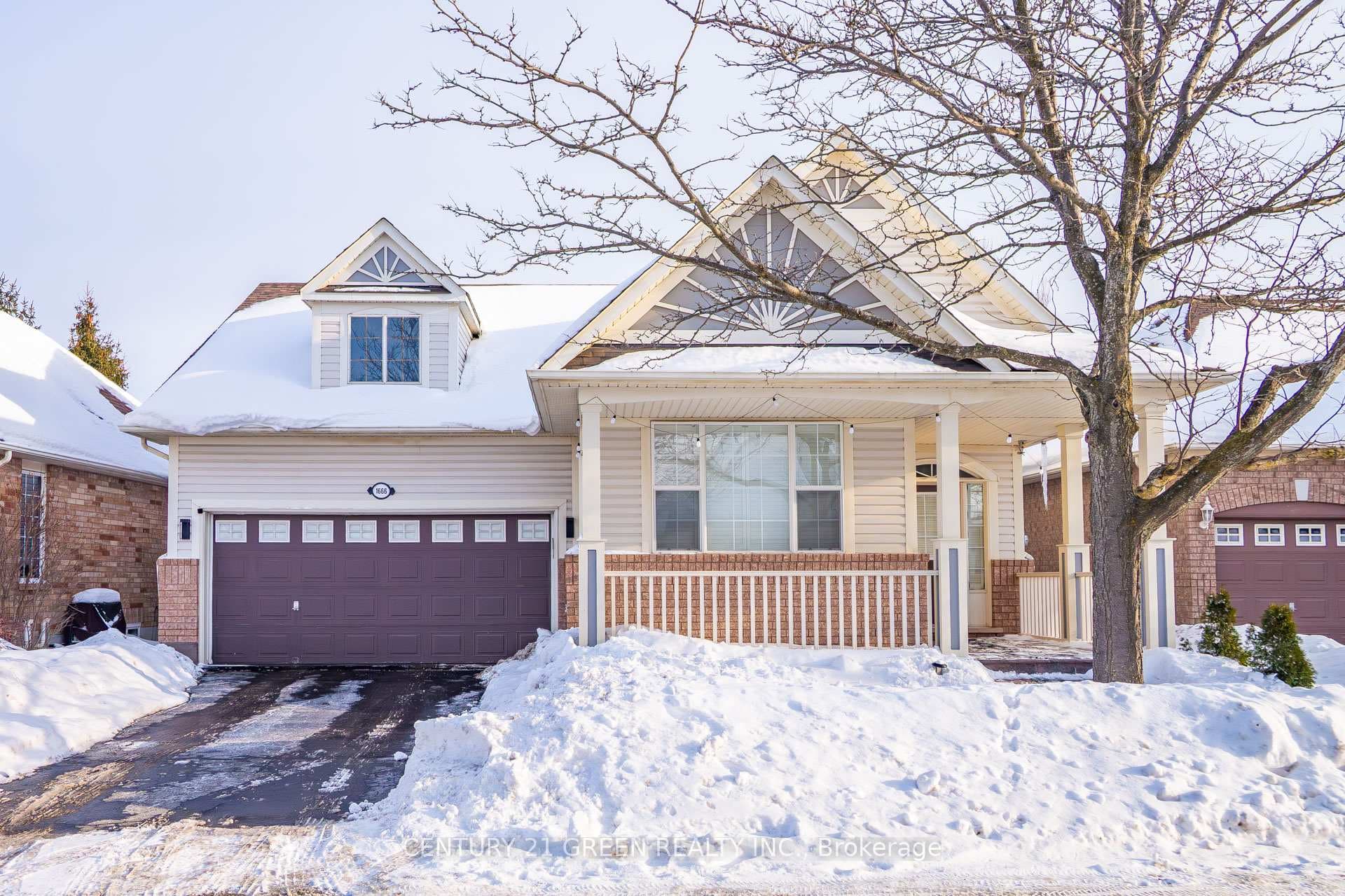 1666 Allan Crescent photo 1