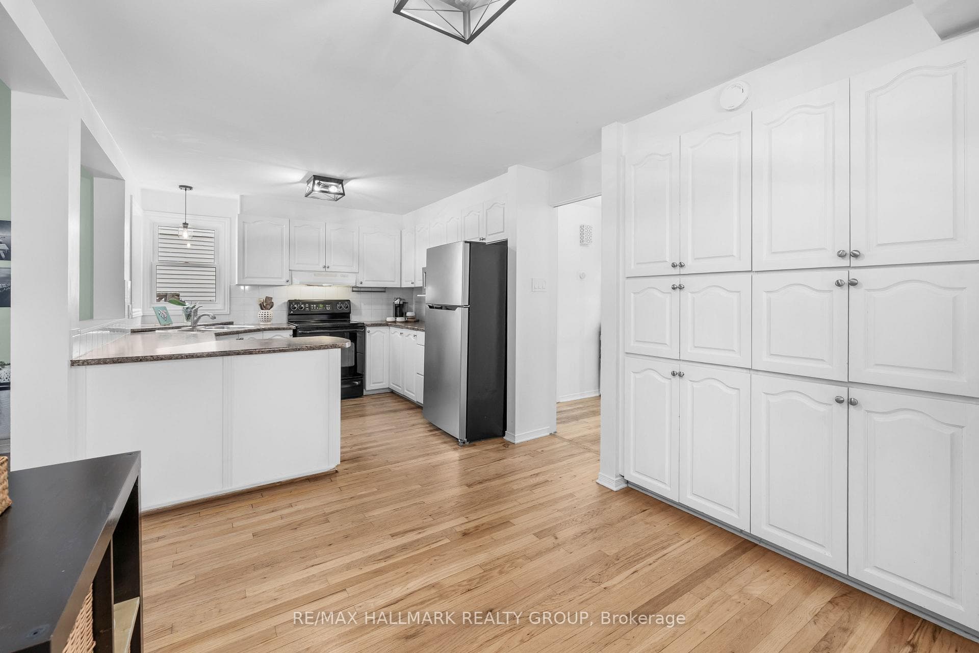 652 Thicket Way photo 13