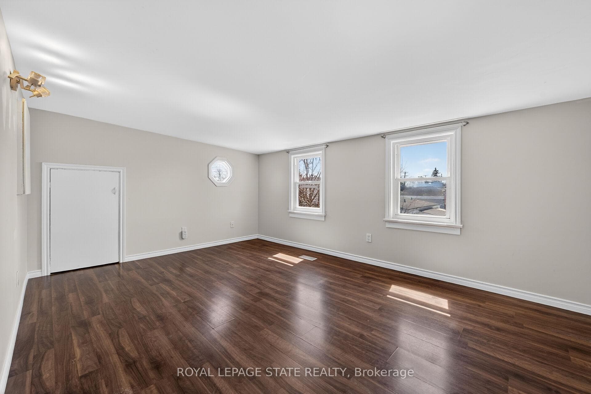 844 Upper Wellington Street photo 28