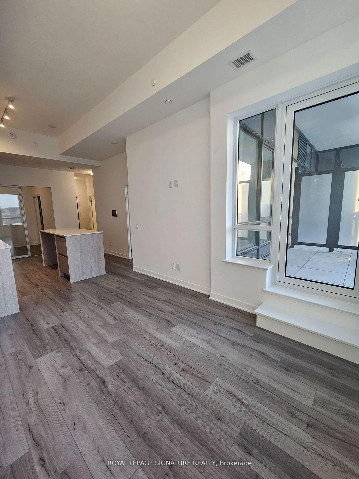 405 Dundas Street Unit 239 photo 4