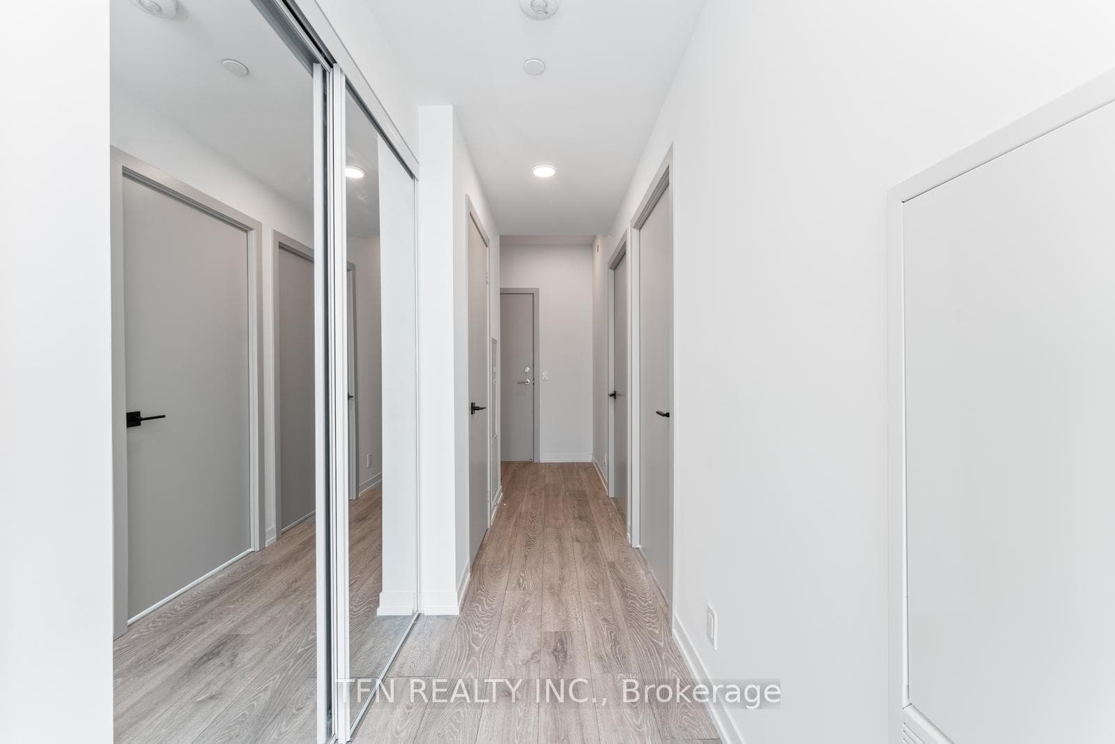 2020 Bathurst Street Unit 1121 photo 6