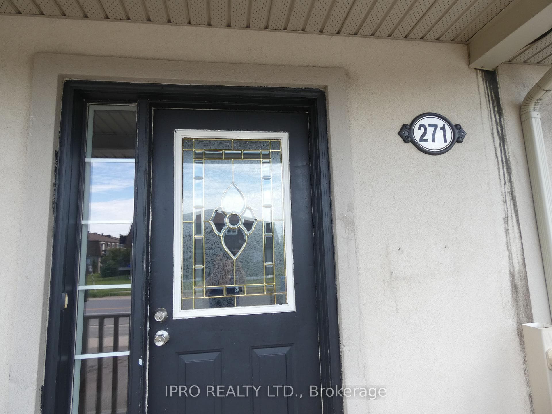 271 Conacher Drive photo 3