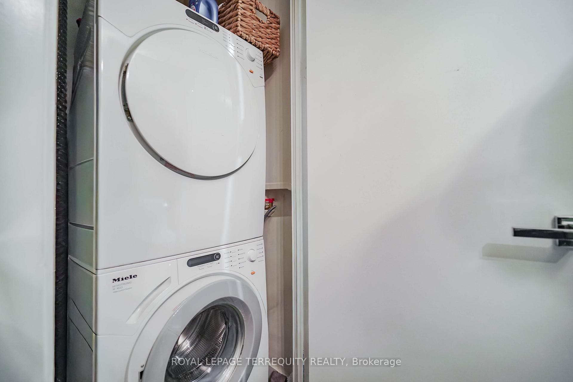 29 Queens Quay N/A Unit 410 photo 23
