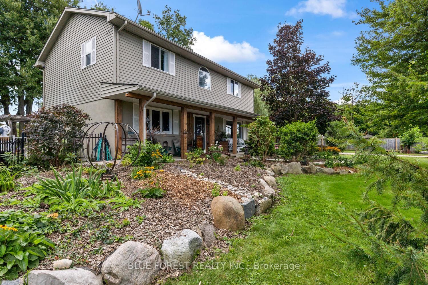 21948 Adelaide Street photo 2
