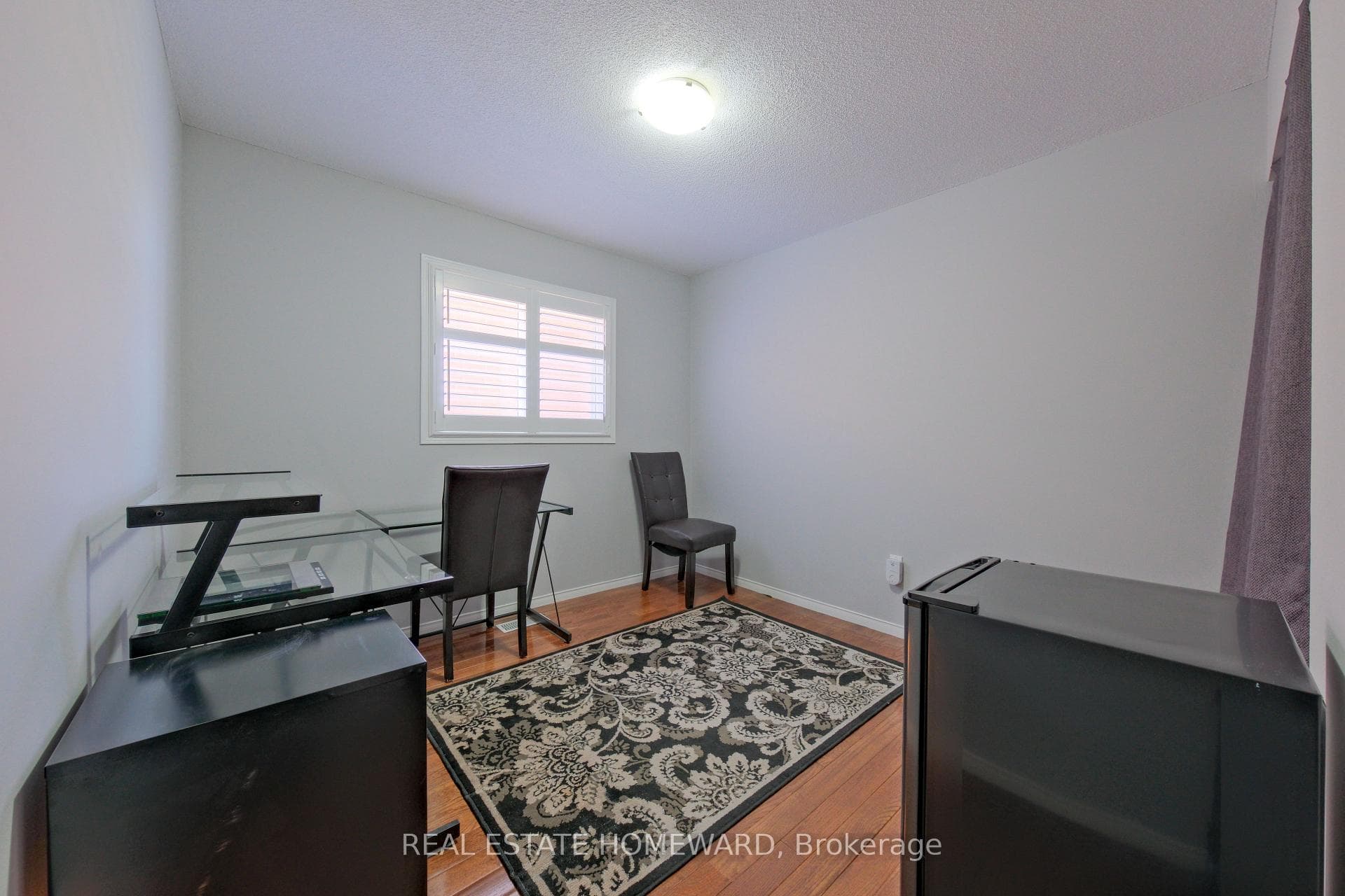 1283 Vincent Crescent photo 25