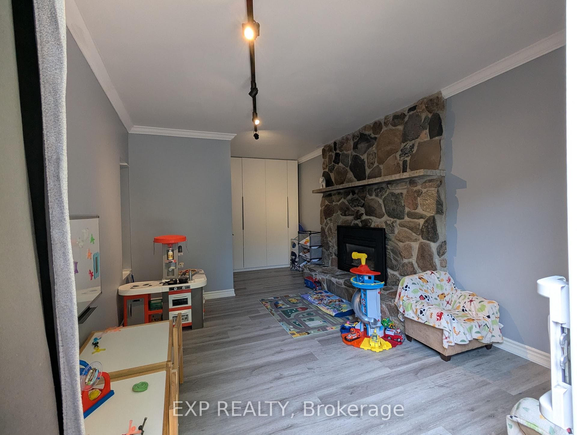 249 Whitelock Street photo 24