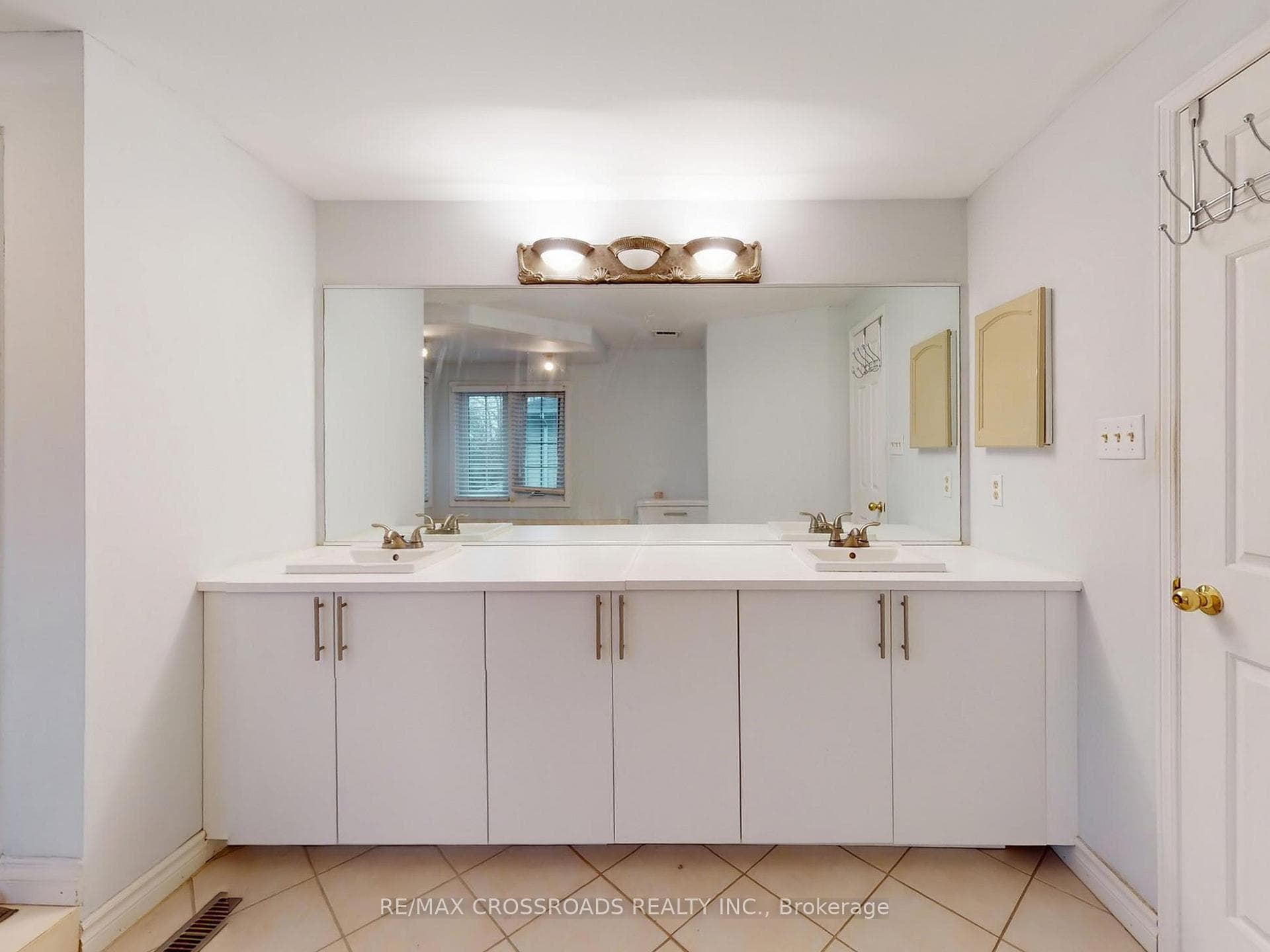 500 Lightfoot Place photo 27