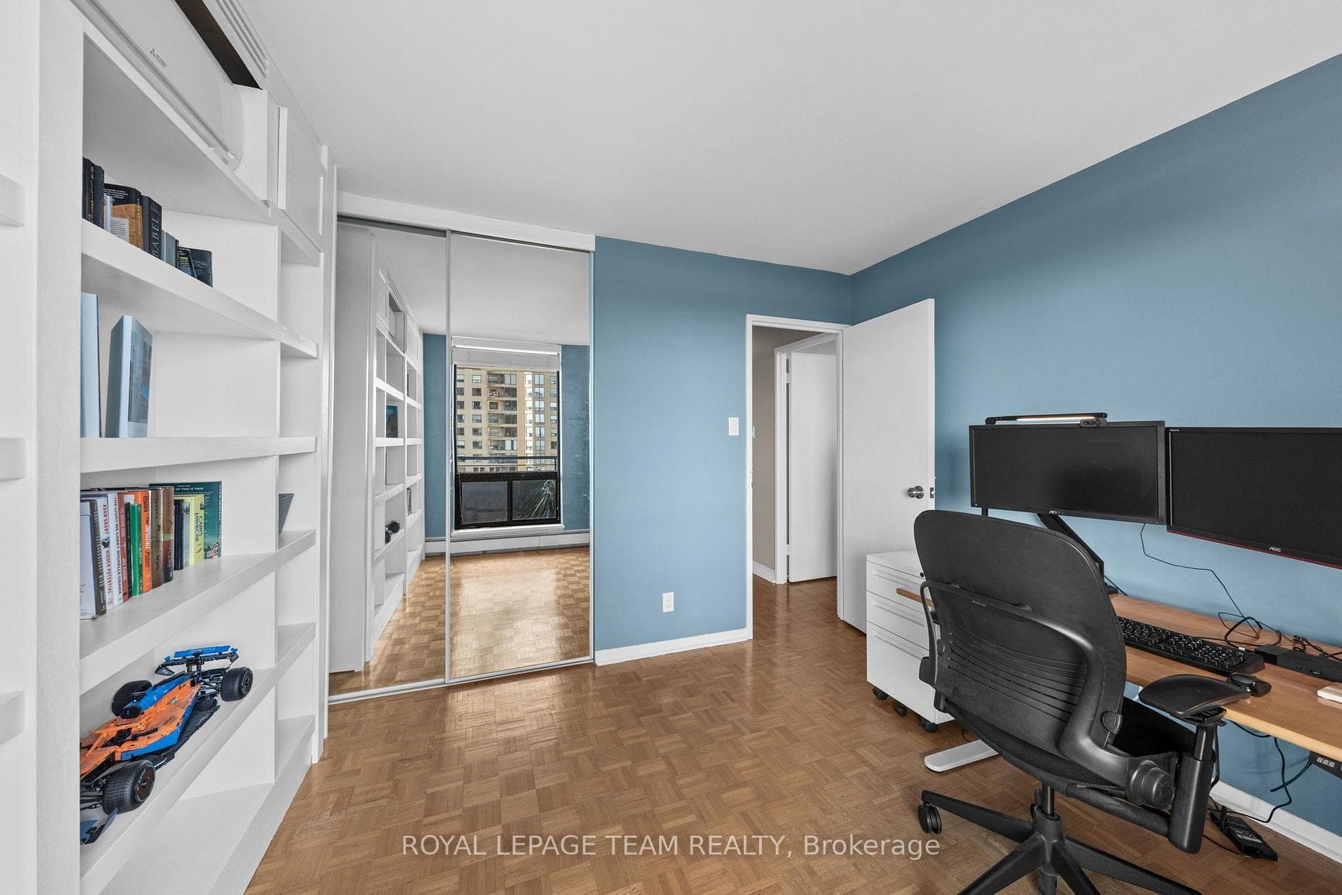 515 St Laurent Boulevard Unit 912 photo 29