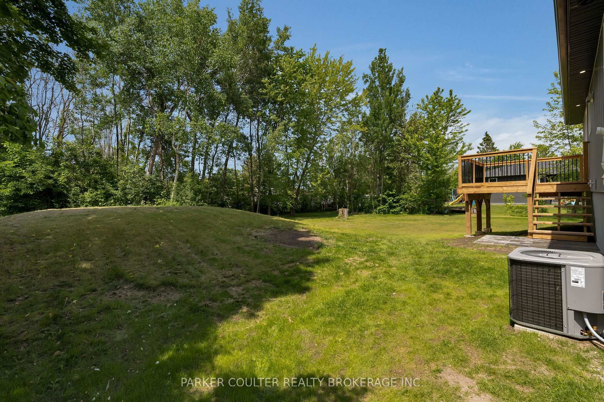 8 Caswell Road photo 32