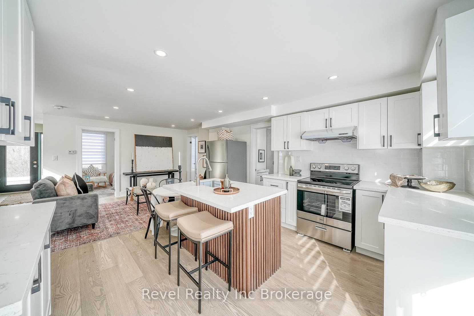 241 Charles Street photo 9