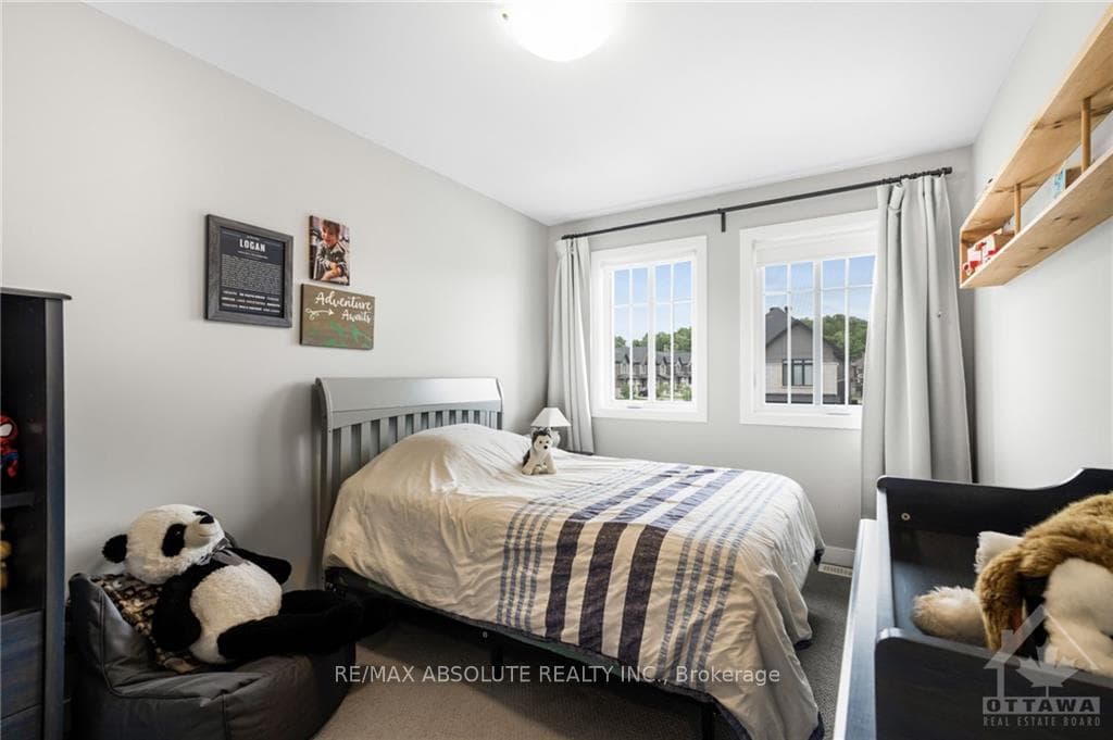 291 AVRO Circle photo 23