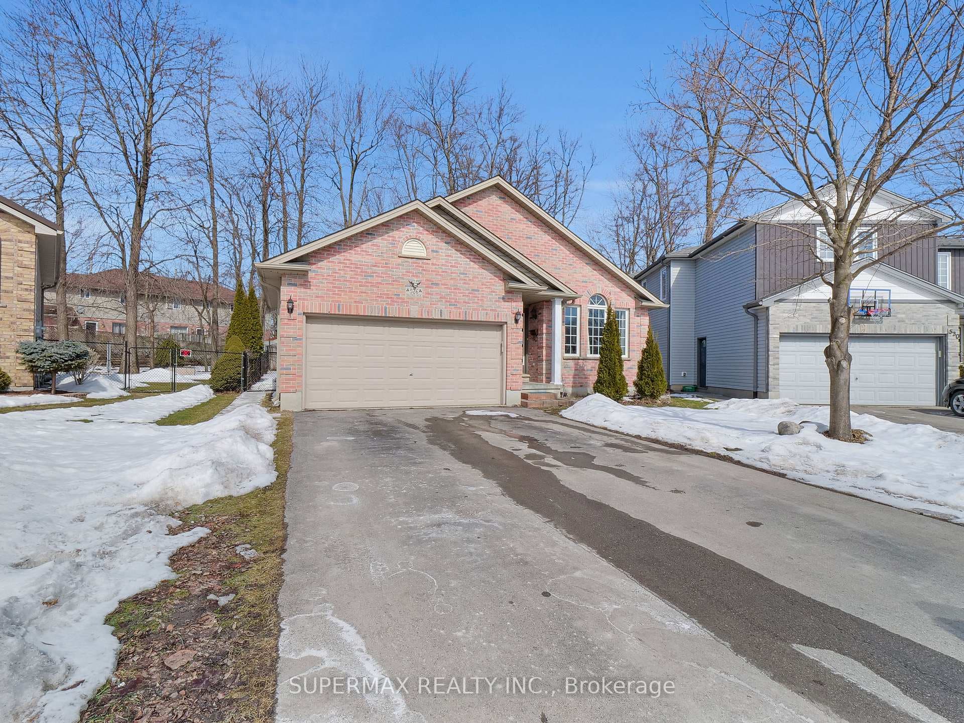 526 Talltree Crescent photo 3