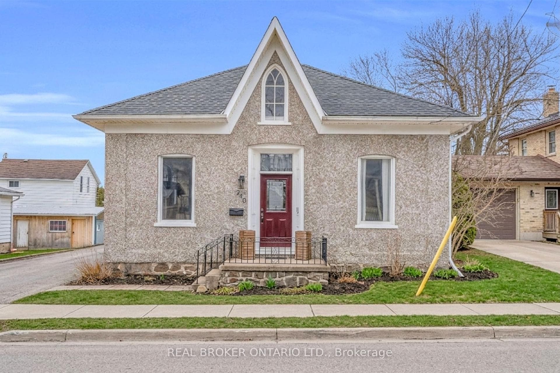 240 Elizabeth Street photo 1