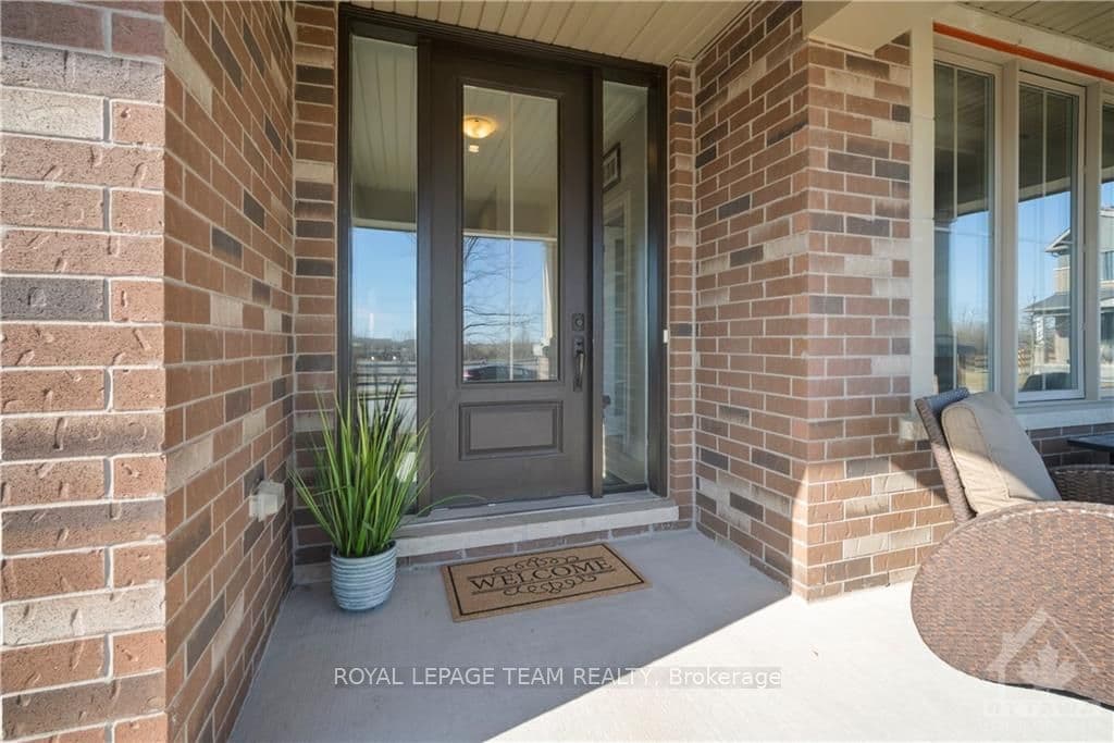 857 PERCIVAL Crescent photo 2