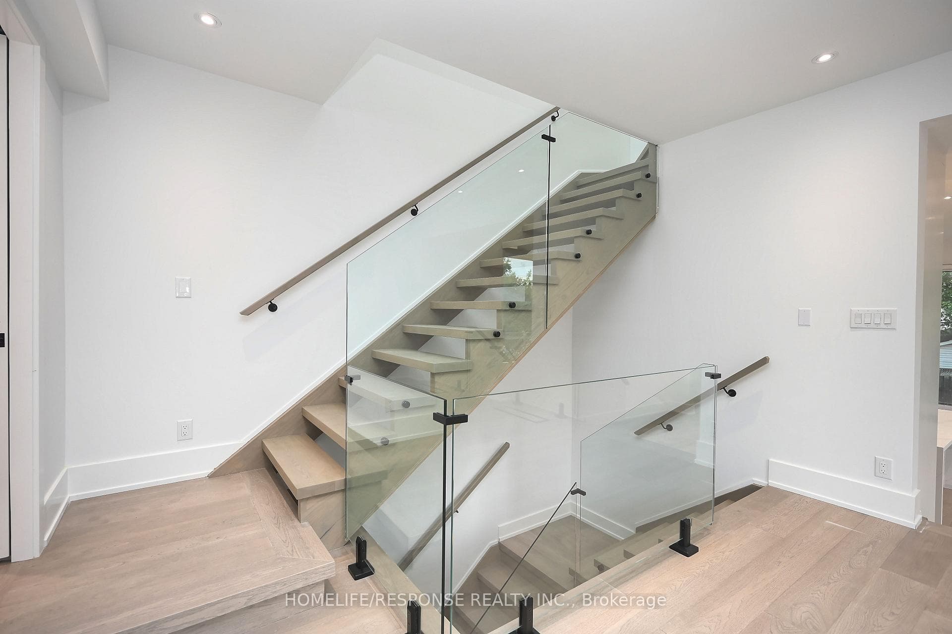 17A PINE Avenue photo 17