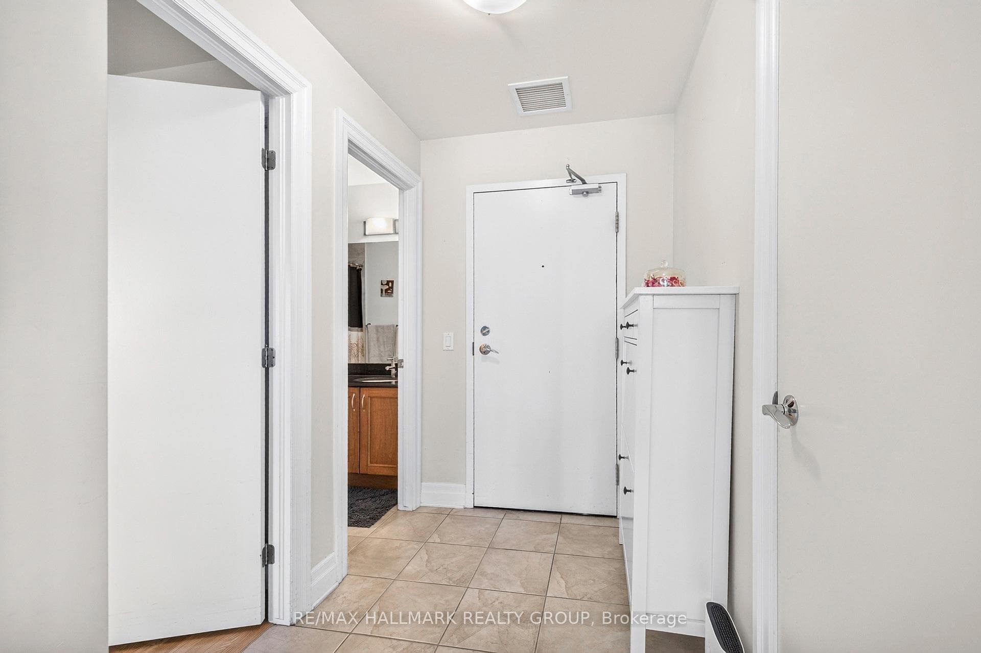 245 Kent Street Unit 909 photo 6