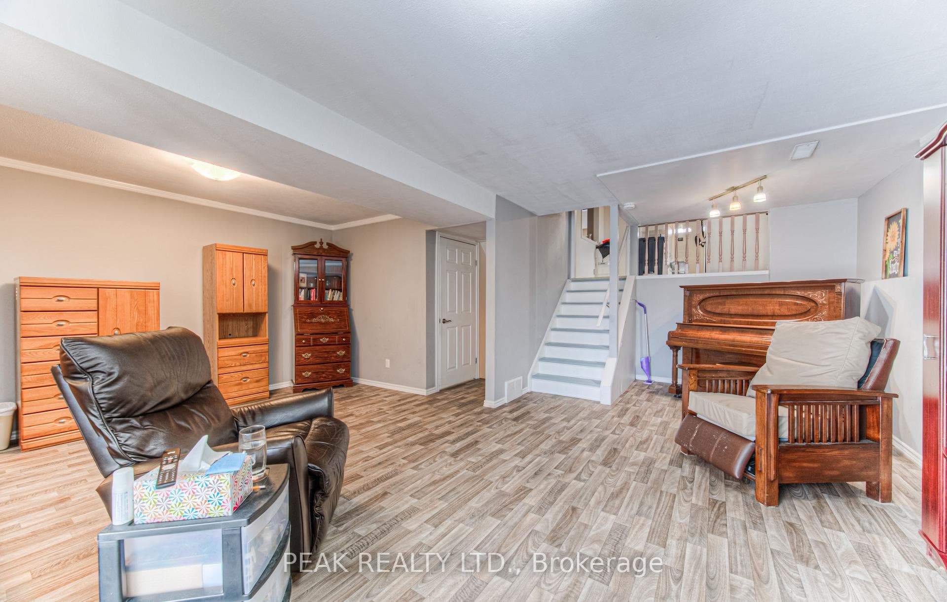 93 Uxbridge Crescent photo 24