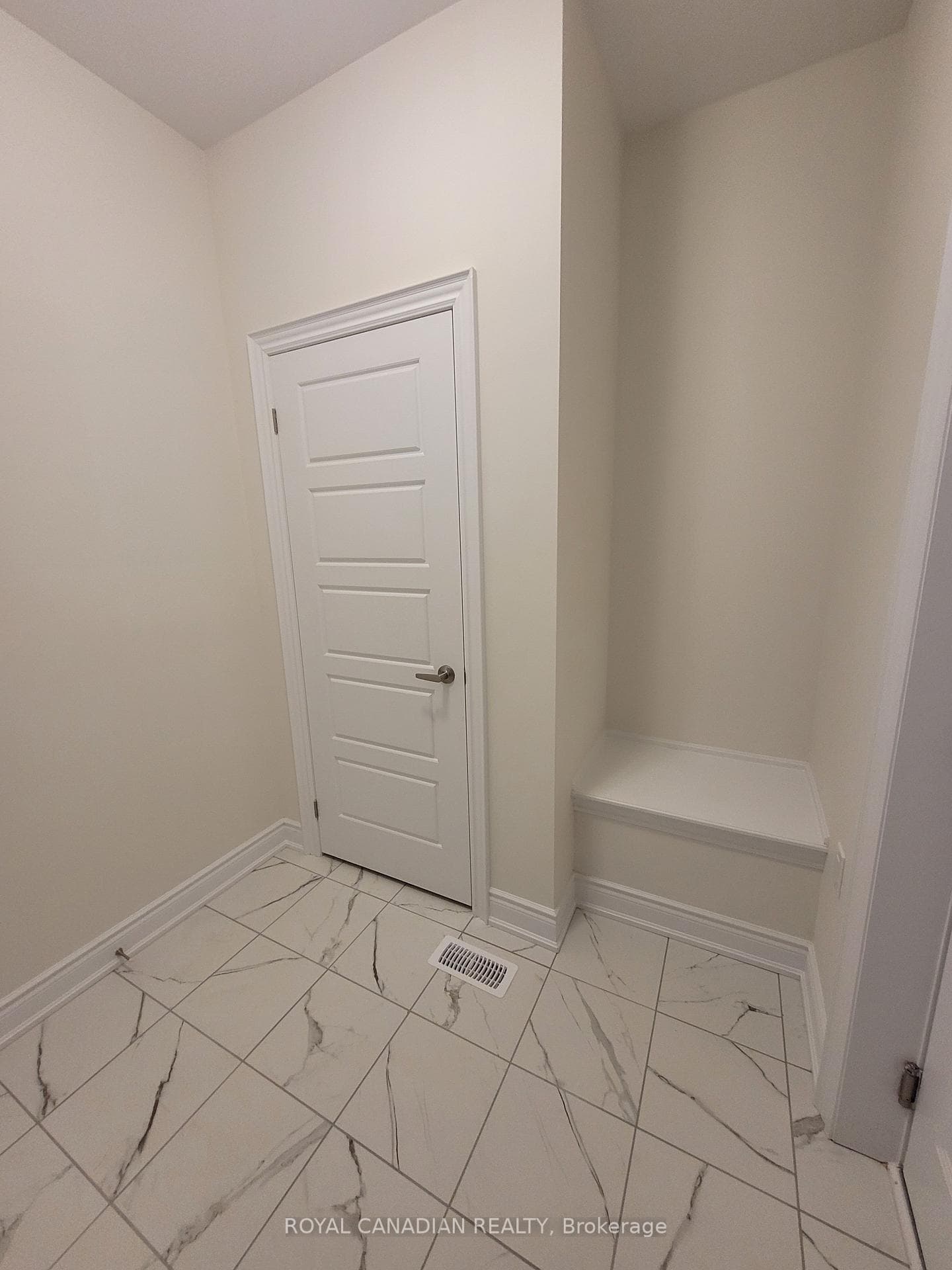 232 Wilmot Road photo 27