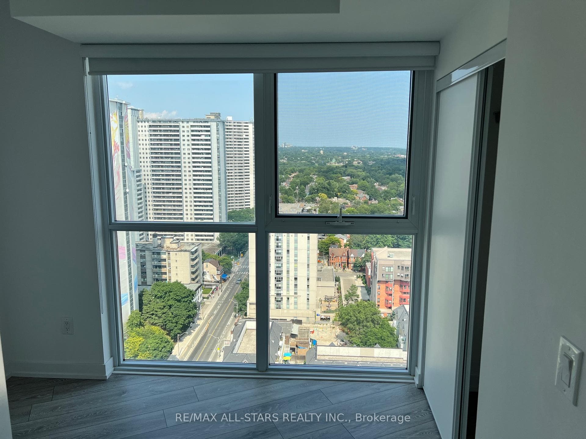 159 Wellesley Street Unit 2104 photo 6